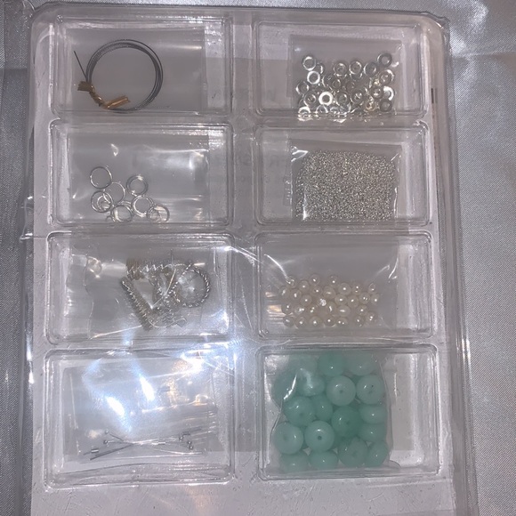NEW Annie’s Simply Beads Jewelry Making Kit - Picture 6 of 10